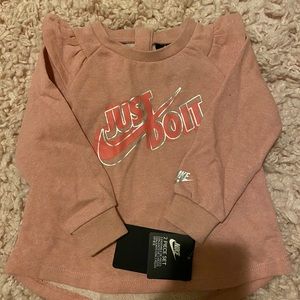 nike light pink shirt